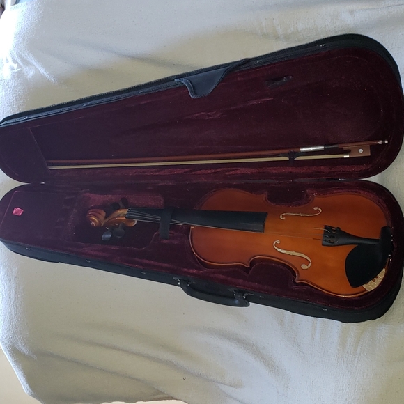 Violin with Bow, Carrying Case & Strap - Picture 7 of 10